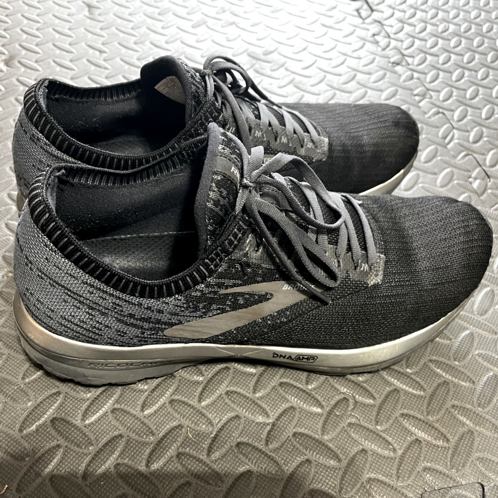 Brooks Ricochet sneakers